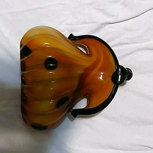 A FLOWET VASE OR DECANTER